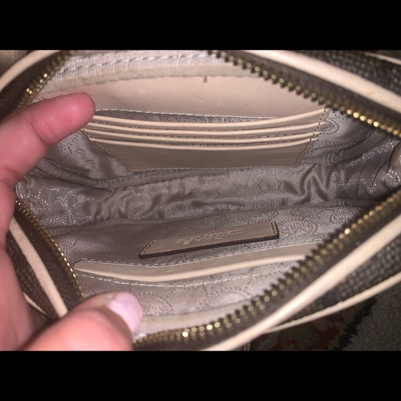 Micheal Kors Purse - Picture 2 of 6